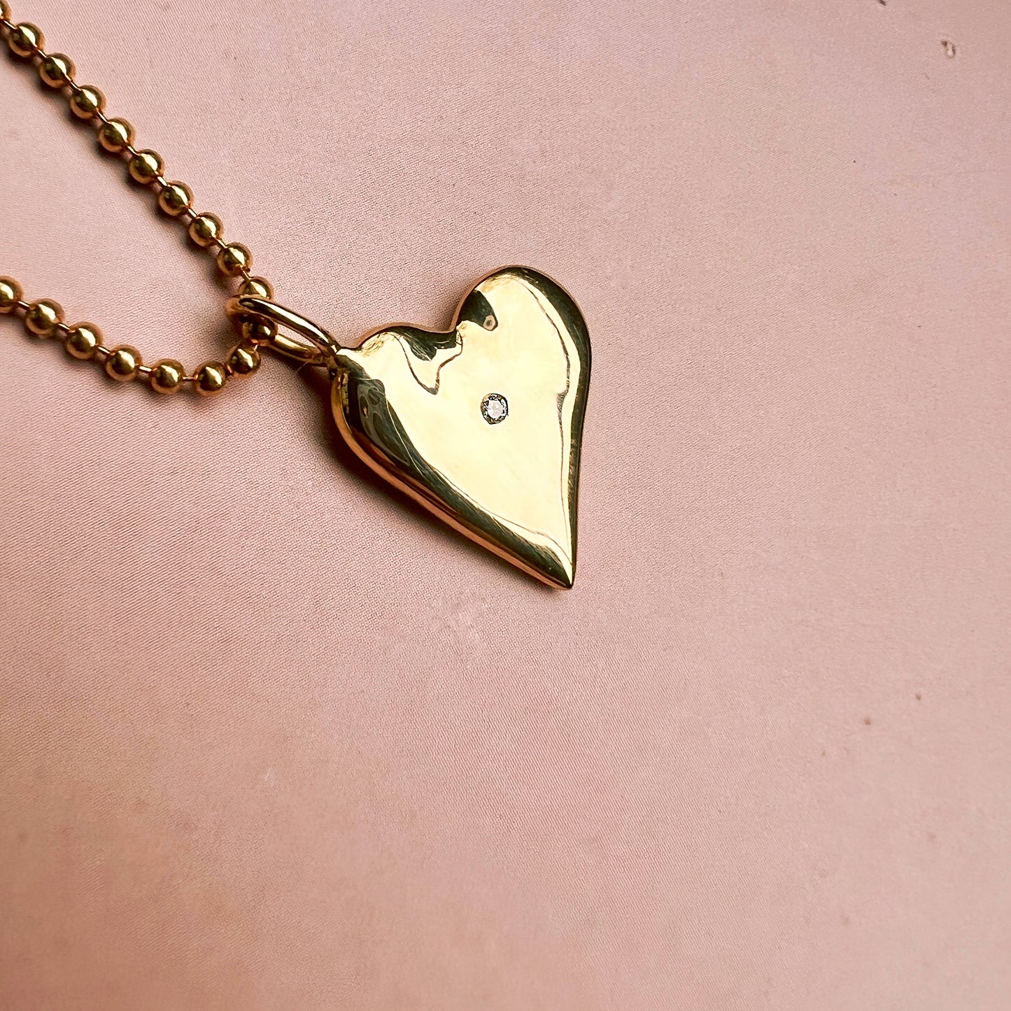 Suki Herz Kettenanhänger - Schmuck aus recyceltem Gold mit Labordiamanten - The Good Bling Berlin