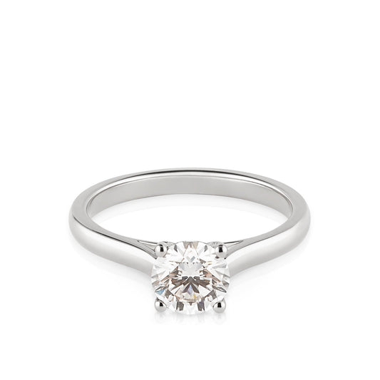 Gigi von Zola Berlin ist ein Ring aus recyceltem Weißgold und Labor Diamanten.