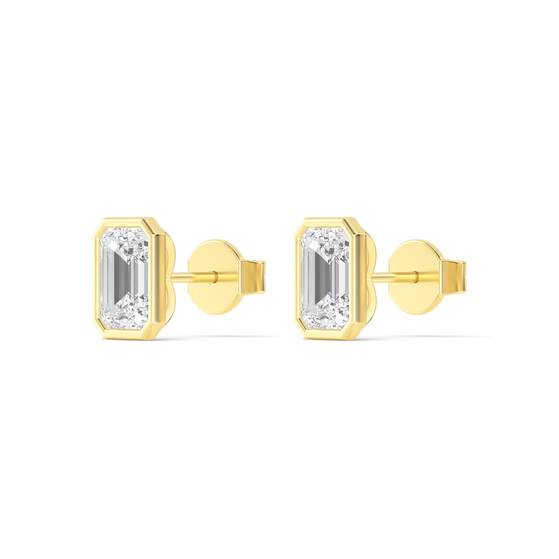 Ohrstecker Karla mit Radiant Schliff aus Labor Diamanten und recyceltem Gelbgold.