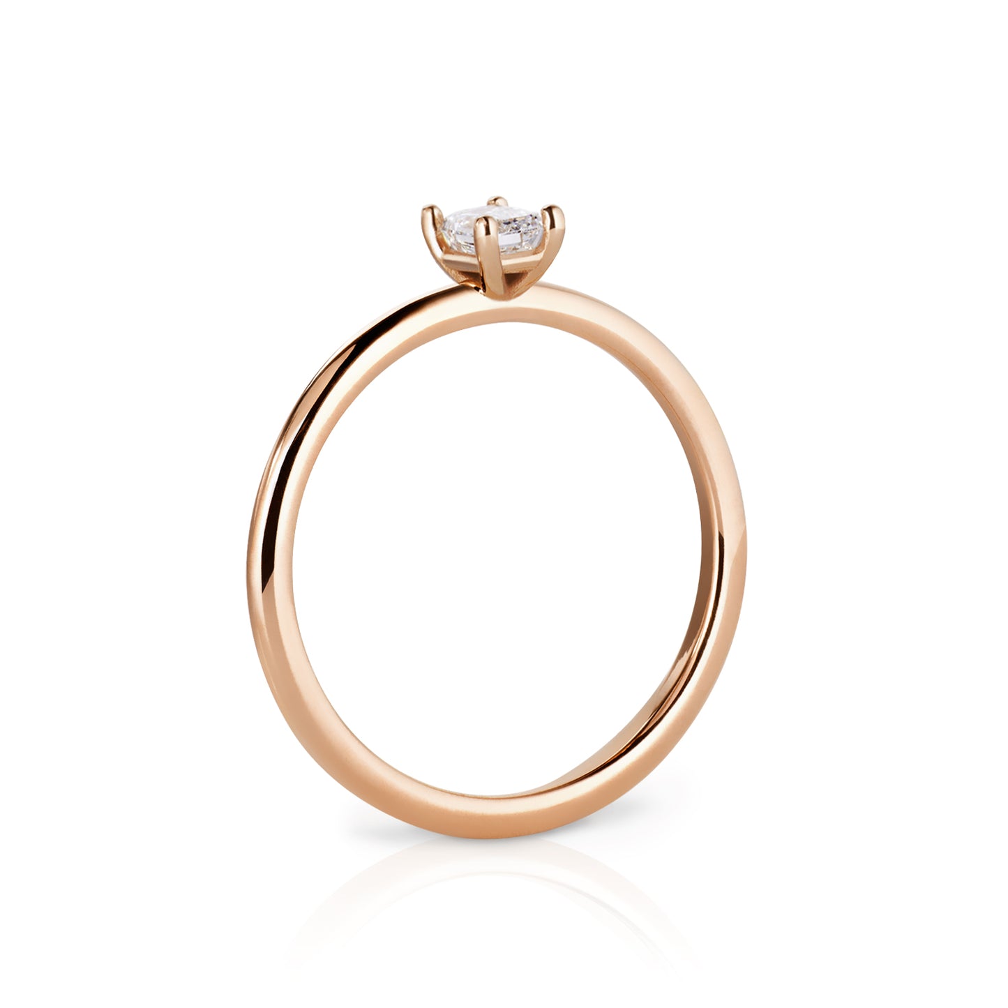 Der strahlend schöne Ring Bella mit Labor Diamanten und recyceltem Roségold aus unser Tiny Collection von Zola Berlin.