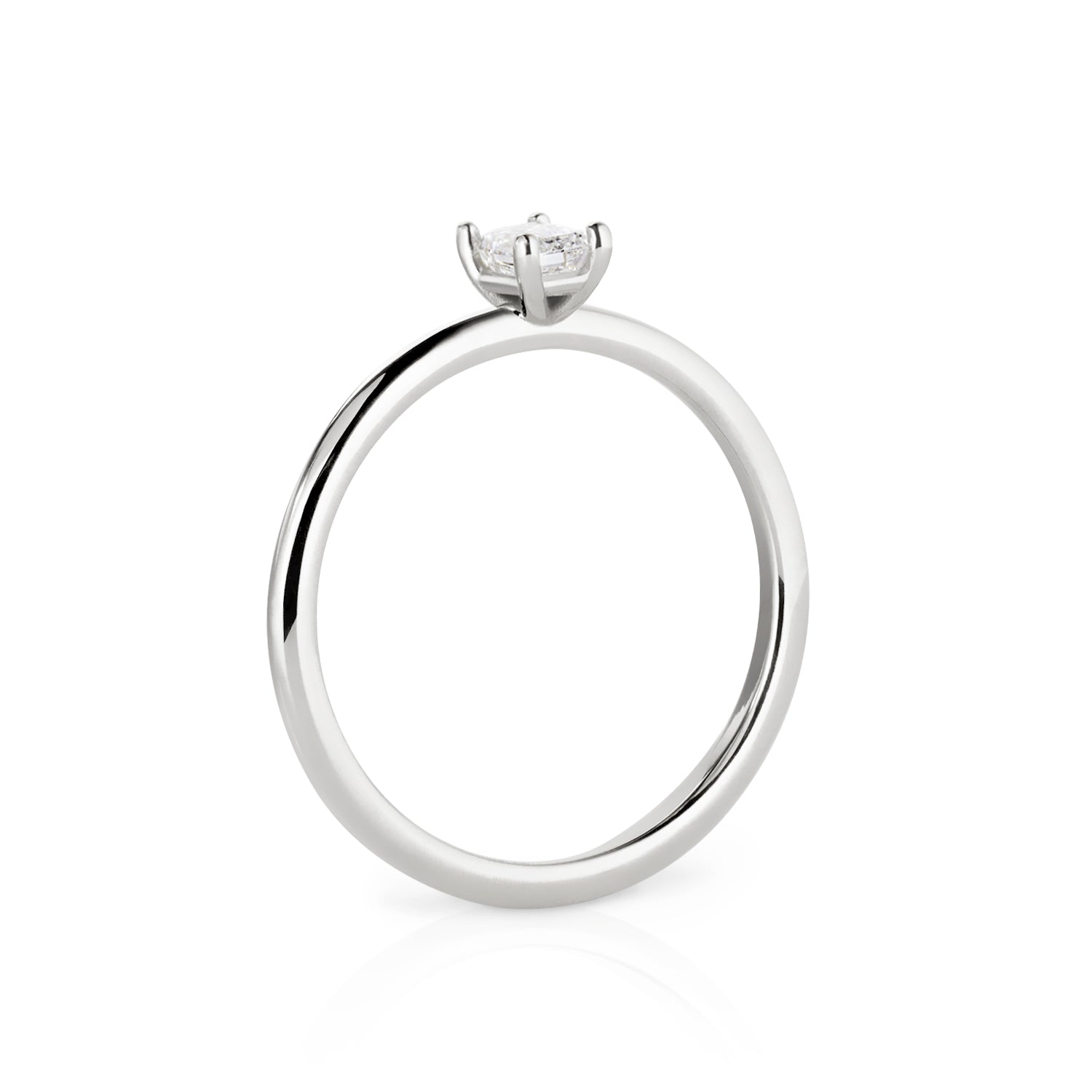 Der Ring Bella ist aus recyceltem Weißgold und Labor gezüchteten Diamanten von unserer Tiny Collection.